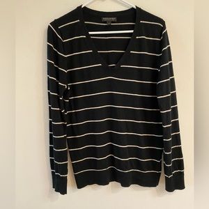 Banana Republic 100% merino wool V neck sweater
